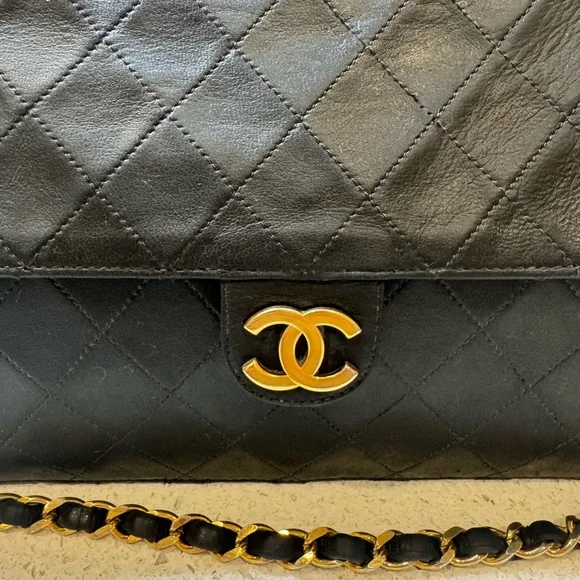 🛑 SOLD 🛑 Chanel Vintage Black Quilted Flap Shoulder Bag – Gold Chain Strap - Picture 8 of 17